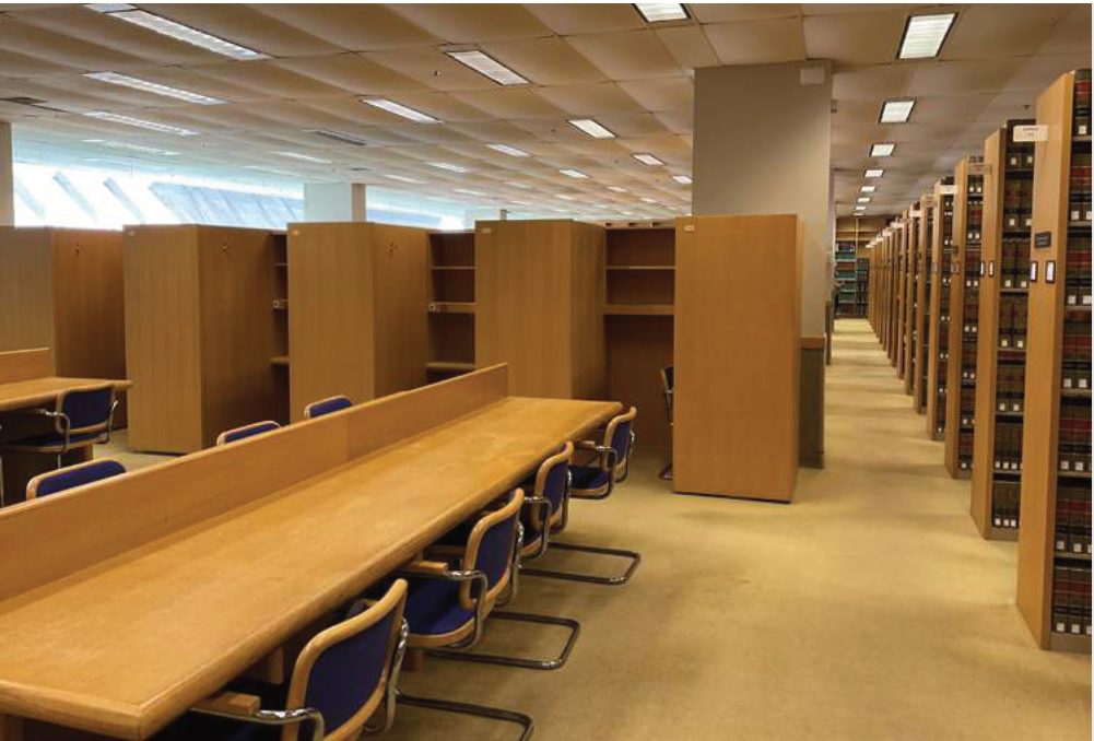 Typical arrangement of open tables, carrels and book stacks